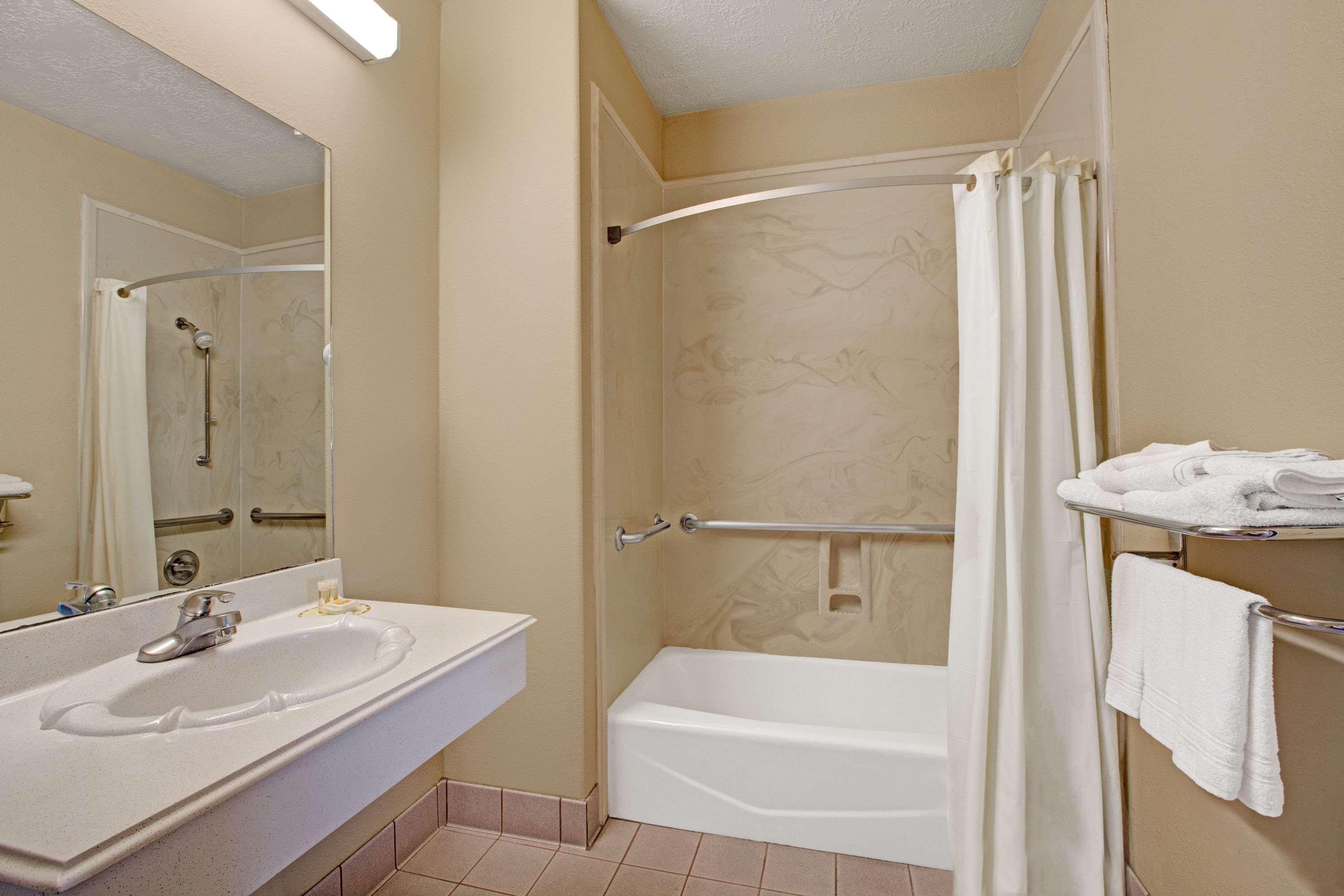 Days Inn & Suites By Wyndham Houston North - Spring Exterior foto